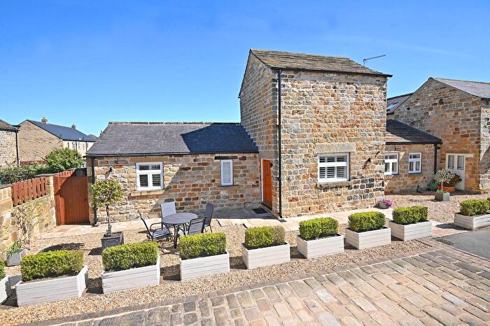 3 Bedroom Barn Conversion For Sale In Walton Close, Pannal, HG3