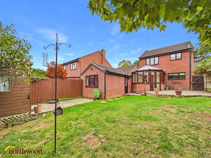 4 Bedroom Link Detached House For Sale In Foscote Rise, Banbury, OX16
