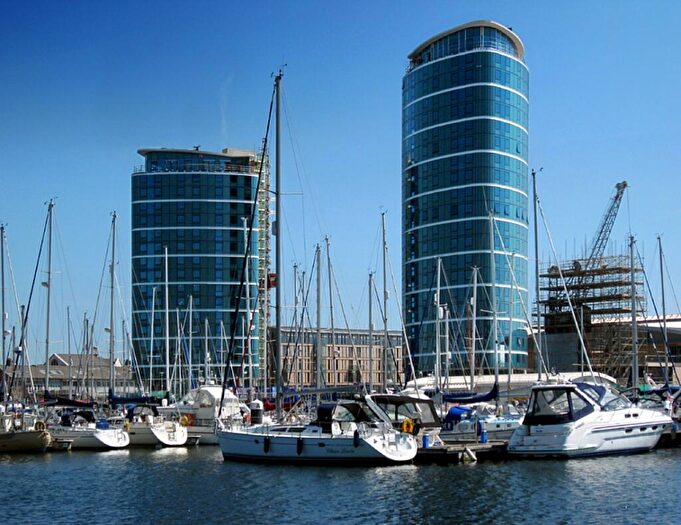 2 Bedroom Apartment To Rent In Marina Point West, Chatham Quays, Dock Head Road, Chatham, Kent, ME4