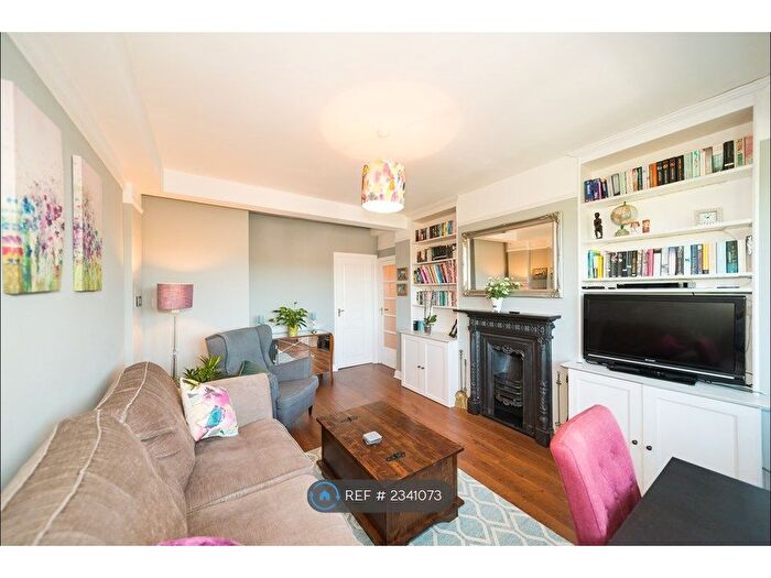 3 Bedroom Flat To Rent In Upper Richmond Road, London, SW15