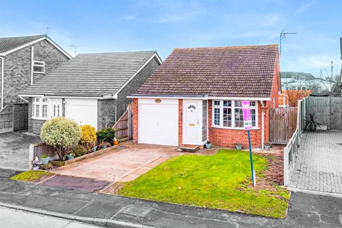 2 Bedroom Detached Bungalow For Sale In Waxwell Road, Hullbridge, Hockley, SS5