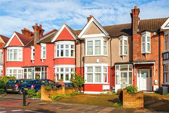 2 Bedroom Flat To Rent In Hazelwood Lane, London, N13