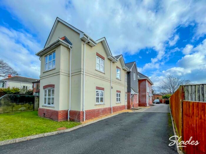 2 Bedroom Apartment To Rent In The Grove, Christchurch, Dorset, BH23