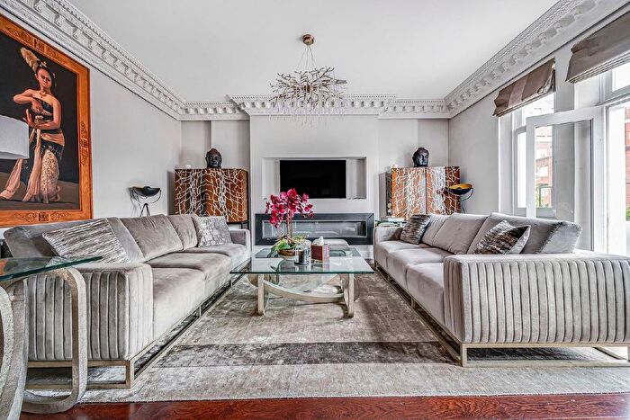 3 Bedroom Flat For Sale In Palace Gate, Kensington, London, W8