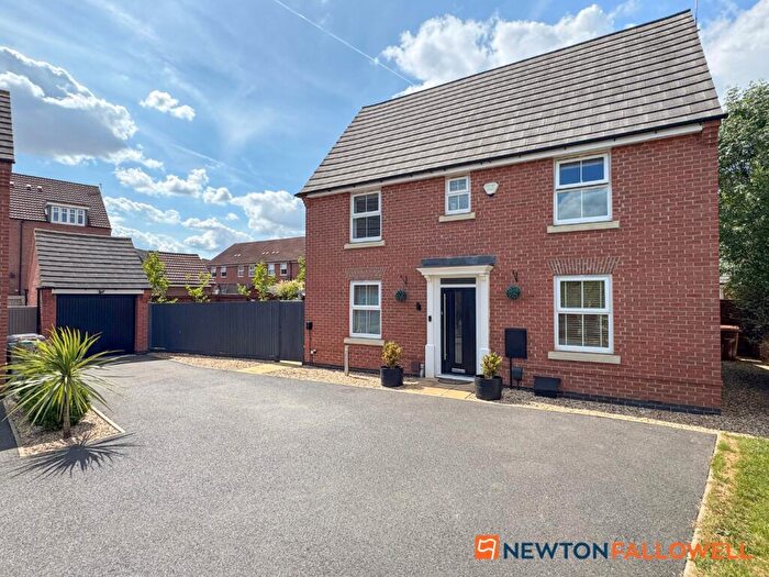 3 Bedroom Detached House For Sale In Ford Close, Fernwood, NG24