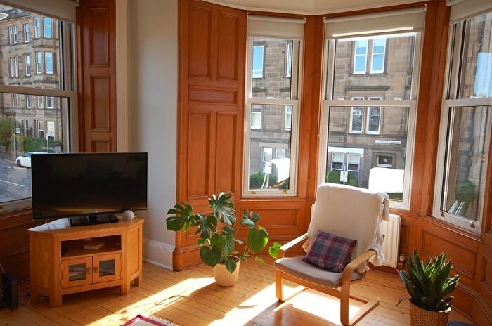 2 Bedroom Flat To Rent In Polwarth Gardens, Edinburgh, EH11