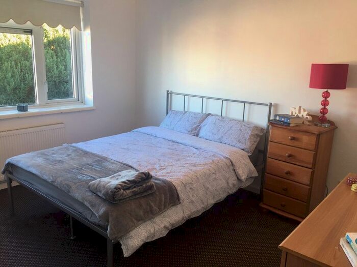 Studio To Rent In Double Room, Stoneleigh Road, Clayhall, Ilford, IG5