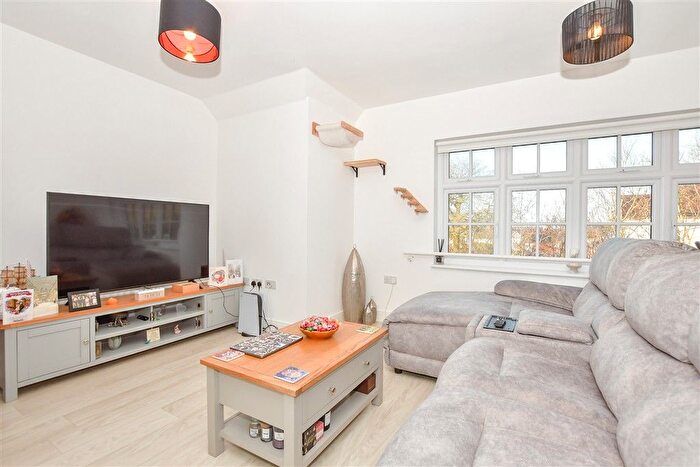 2 Bedroom Flat For Sale In Broadclough Way, Maidstone, Kent, ME17