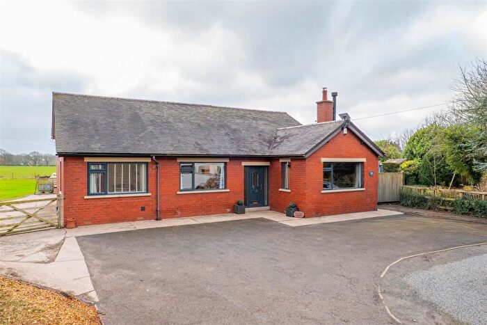 4 Bedroom Detached Bungalow For Sale In Holker Lane, Leyland, PR26