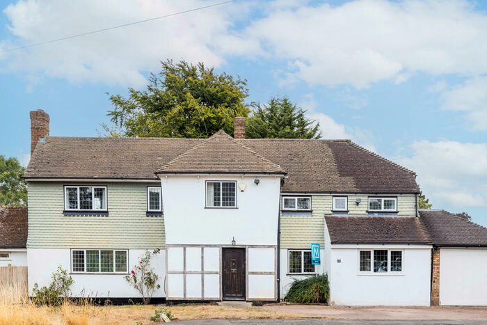 4 Bedroom Detached House To Rent In Cedar Walk, Kenley, CR8