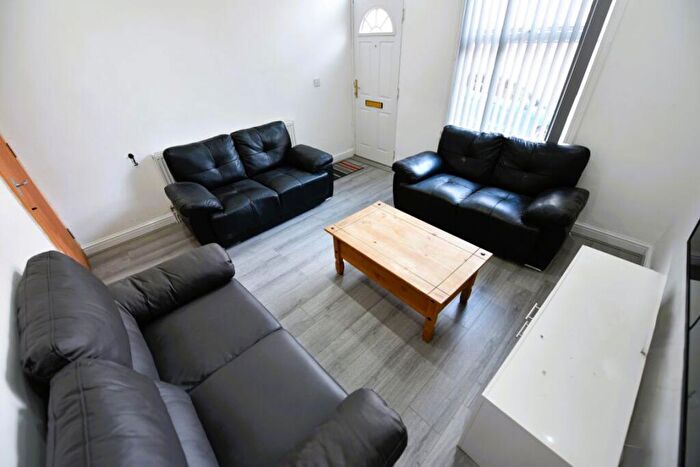 3 Bedroom House To Rent In Harold Grove ( Bed), LS6