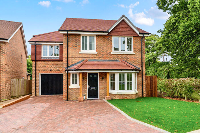 4 Bedroom Detached House For Sale In Stable Close, Wrecclesham, Farnham, GU10