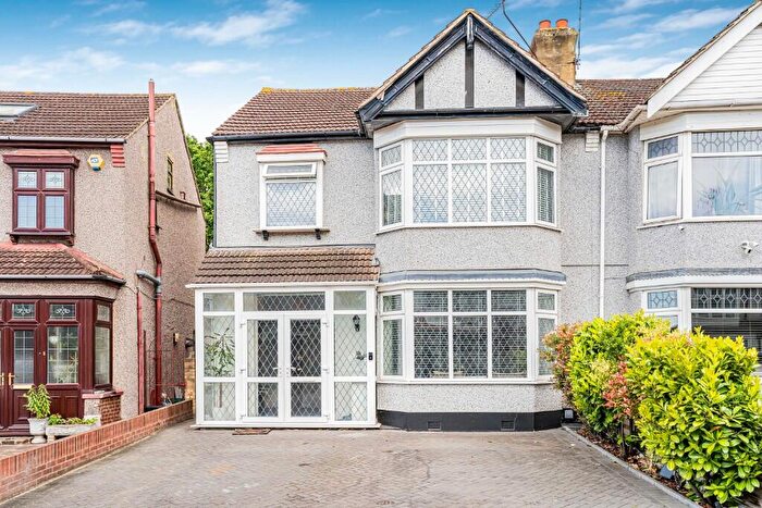 3 Bedroom End Of Terrace House For Sale In Blenheim Avenue, Ilford, London, IG2