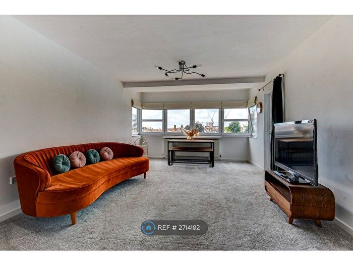 1 Bedroom Flat To Rent In The Drive, Hove, BN3