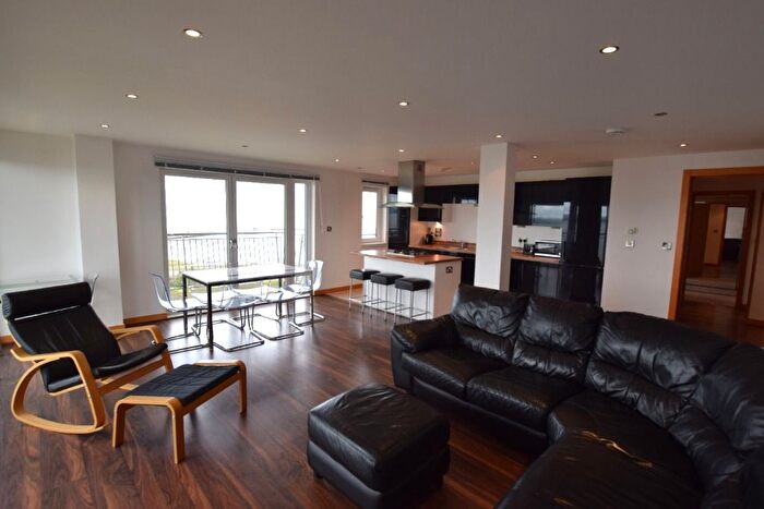 3 Bedroom Flat To Rent In Merlin Avenue, Inverleith, Edinburgh, EH5