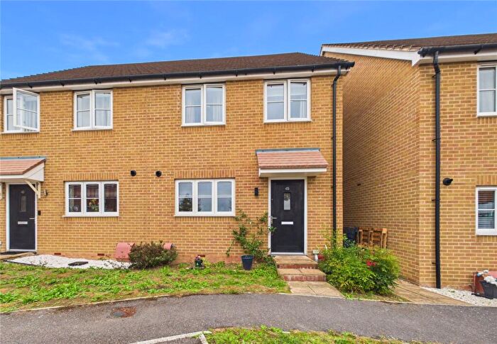 3 Bedroom Semi Detached House For Sale In Alder Grove, Shinfield, Reading, Berkshire, RG2