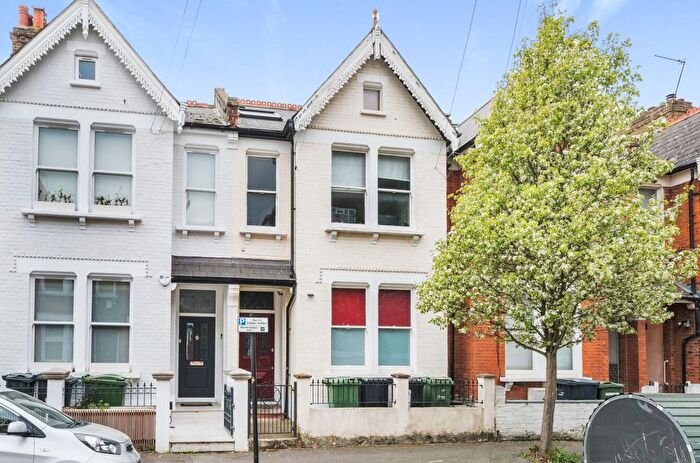 5 Bedroom Property To Rent In Stirling Road, London, SW9