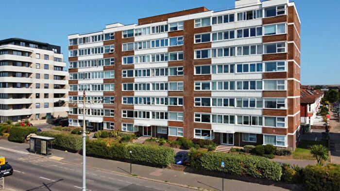 2 Bedroom Flat For Sale In Braemore Court, Kingsway, Hove, BN3