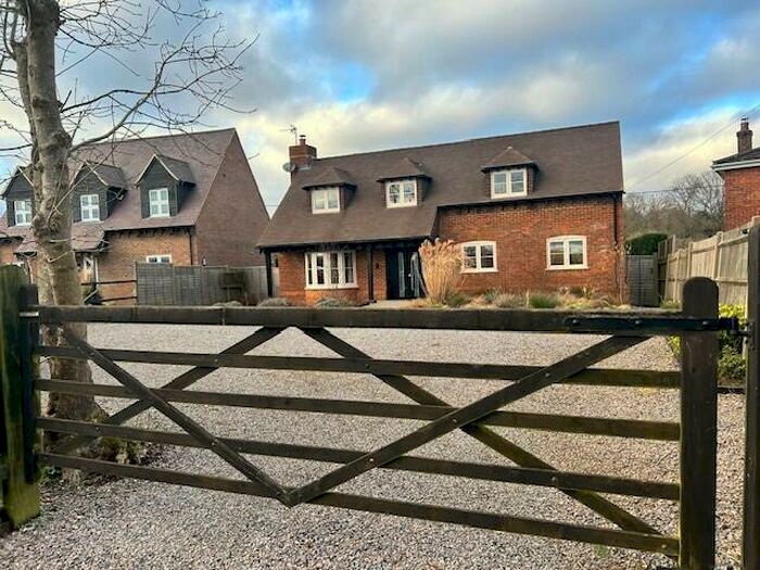 4 Bedroom House To Rent In Pamber Green, RG26