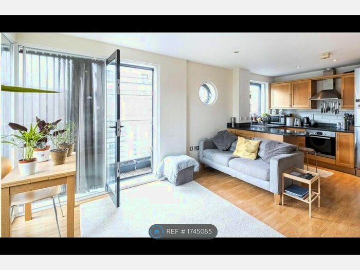 2 Bedroom Flat To Rent In East Smithfield, London, E1W