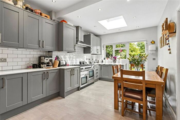 2 Bedroom Apartment For Sale In Fernleigh Road, London, N21