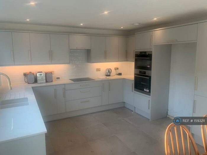 3 Bedroom End Of Terrace House To Rent In Warminster Road, London, SE25