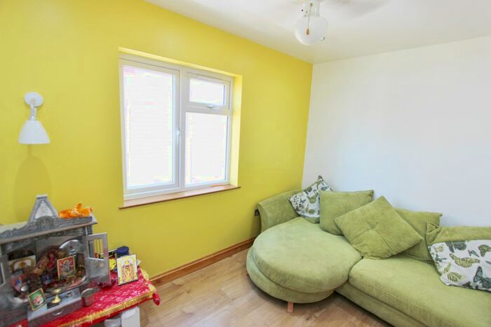 2 Bedroom Flat To Rent In Greenford Road, Greenford, UB6