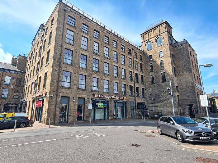 2 Bedroom Flat For Sale In Victoria Street, Glossop, Derbyshire, SK13