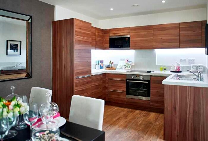 3 Bedroom Flat To Rent In Copenhagen Court, Pell Street, Surrey Quays, London, SE8