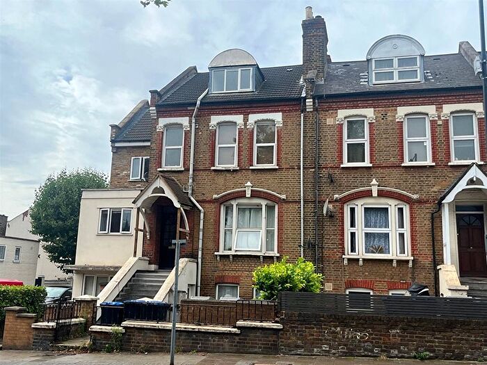 3 Bedroom Flat To Rent In Chamberlayne Road, Kensal Rise, NW10