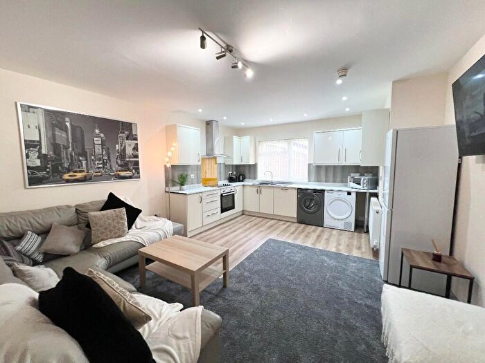 3 Bedroom Flat To Rent In Derby, DE1