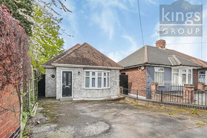 2 Bedroom House To Rent In Drysdale Avenue, London, E4