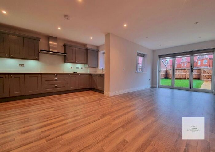 4 Bedroom Semi-Detached House To Rent In Scholars Avenue, Broxbourne, EN10