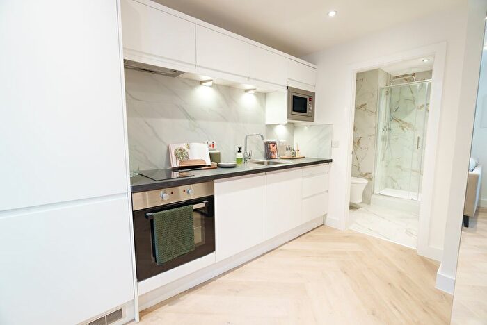 Studio To Rent In Apt, Churchill House Residence #, LS1