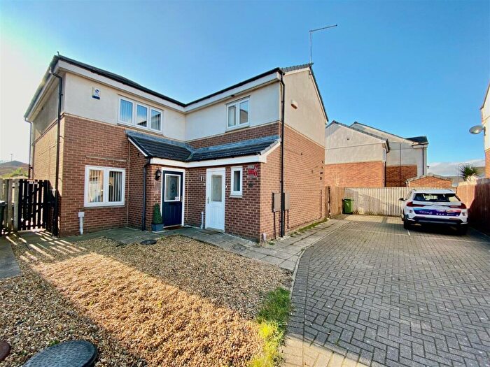 3 Bedroom Semi-Detached House To Rent In Grebe Close, Dunston, Gateshead, NE11