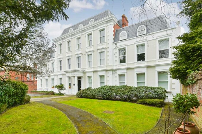 2 Bedroom Flat To Rent In Epsom, KT18