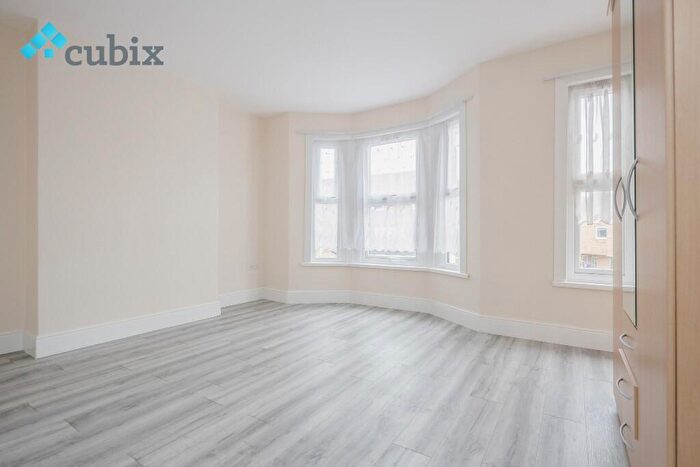 3 Bedroom Terraced House To Rent In Wells Way, London, SE5