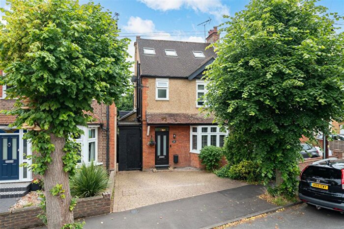 5 Bedroom Detached House For Sale In Dickinson Avenue, Croxley Green, WD3
