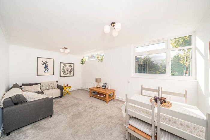 2 Bedroom Flat For Sale In Childebert Road, Balham, SW17