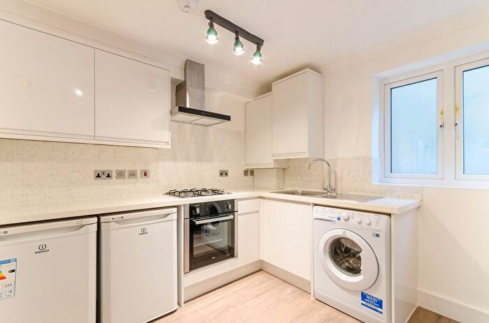 Studio To Rent In High Road, Wood Green, London, N22