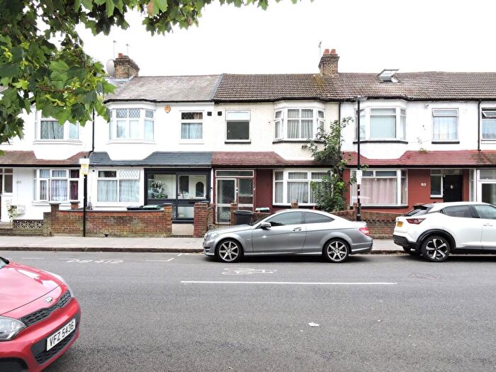 3 Bedroom Terraced House For Sale In Park Lane, Tottenham, London, N17
