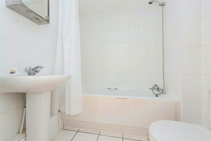 2 Bedroom Flat For Sale In London Road, Kingston Upon Thames, KT2
