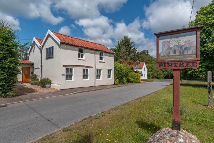 4 Bedroom Detached House For Sale In The Street, Bintree, NR20