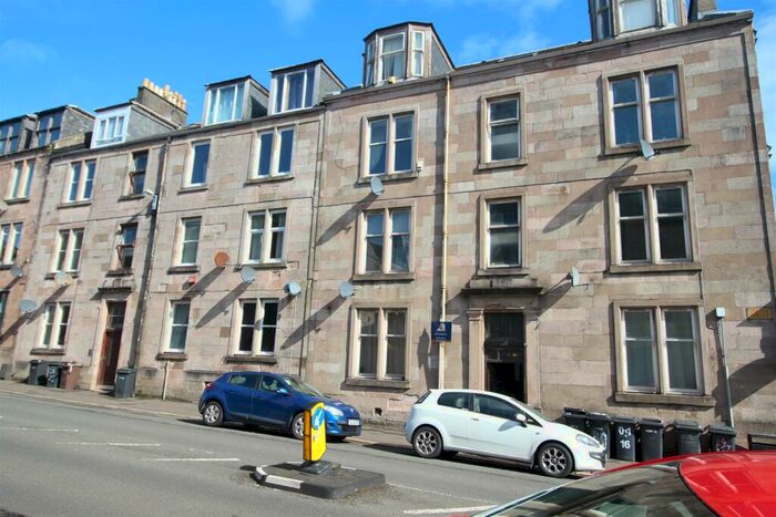 2 Bedroom Flat To Rent In South Street, Greenock, PA16