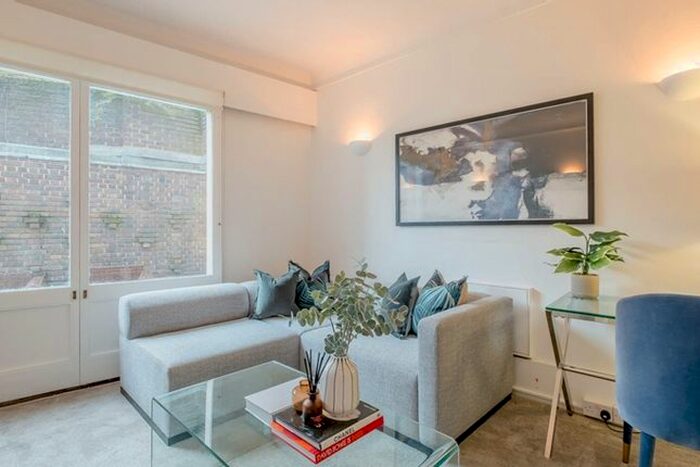 2 Bedroom Flat To Rent In Park Road, London, NW8