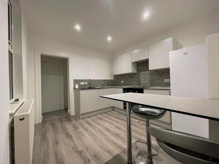 2 Bedroom Apartment To Rent In Claude Road, Cardiff, CF24