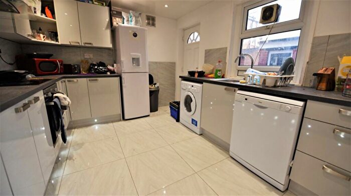 6 Bedroom House To Rent In Norwood Terrace, LS6