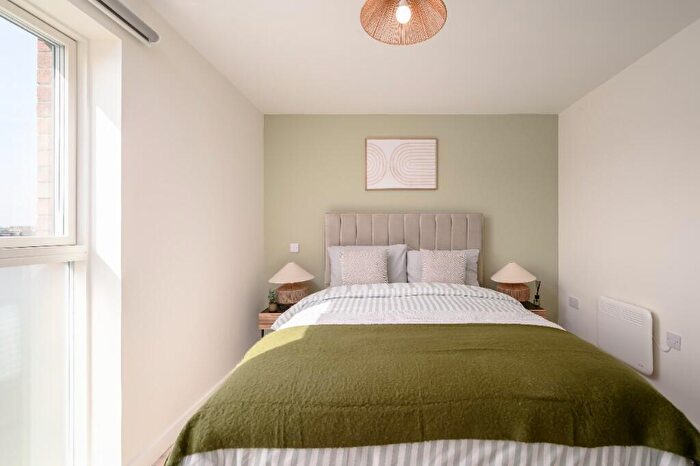 2 Bedroom Apartment To Rent In Stead's Place, Edinburgh, EH6