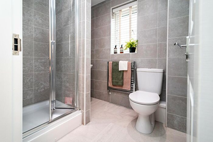 3 Bedroom Semi-Detached House For Sale In Watts Walk, Forest Town, Mansfield, , Uk, NG19