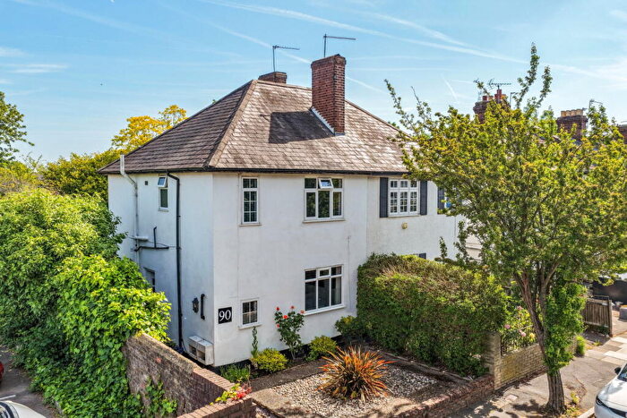 3 Bedroom Semi-Detached House For Sale In Manor Park Road, N2